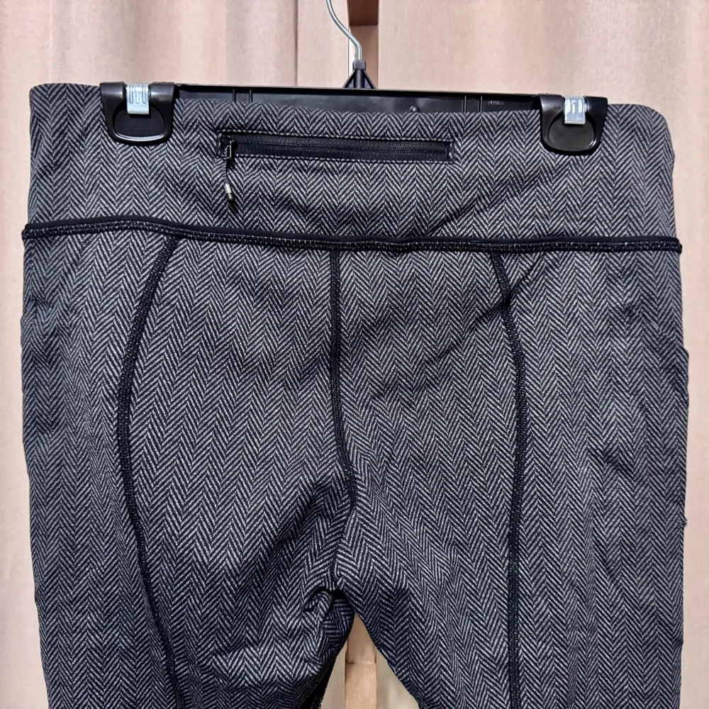 Lululemon Gray Herringbone Patterned Leggings - Size 10 - Picture 3 of 12